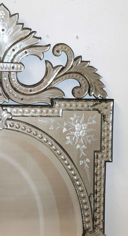 Antique Decorative Venetian Mirror-1dae311d-84e4-4f1f-89c5-7c792b5332dc.jpg