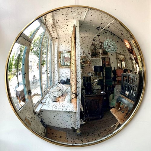 Large Convex Mirror