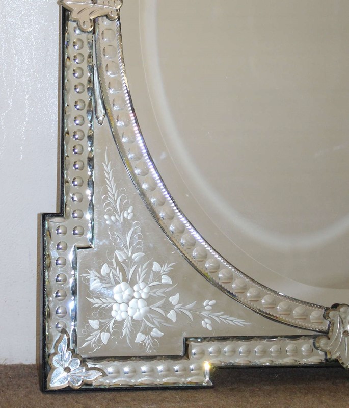 Antique Decorative Venetian Mirror-40cfdc8c-64c7-4e25-9337-83b929a321fd.jpg