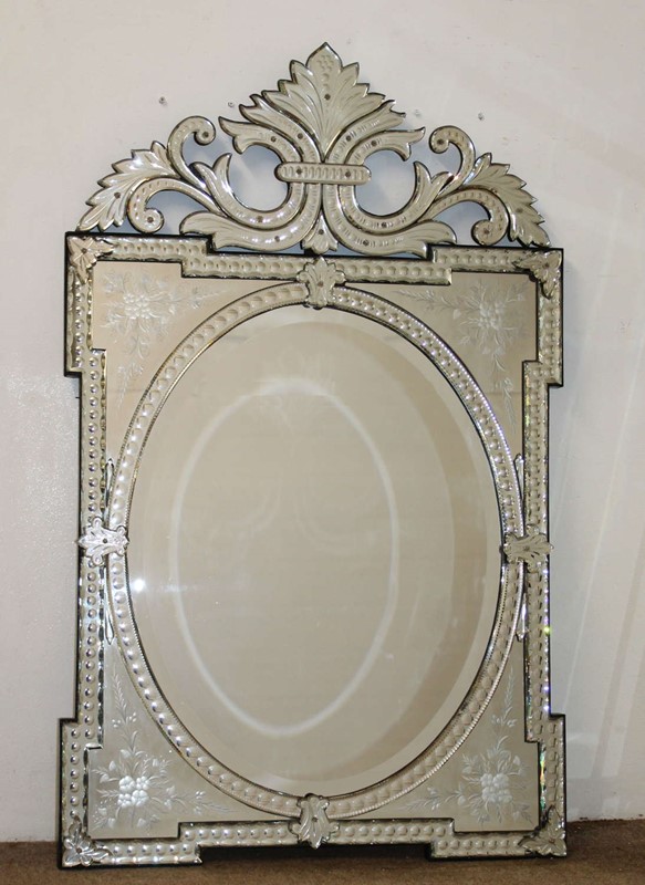 Antique Decorative Venetian Mirror-a6b5d52a-448d-47f8-a3dc-f66b5eb5d85b.jpg