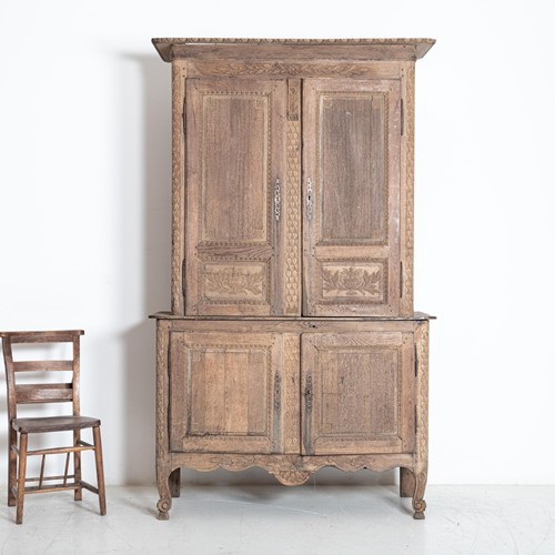 Provincial Carved Oak Buffet De Corps
