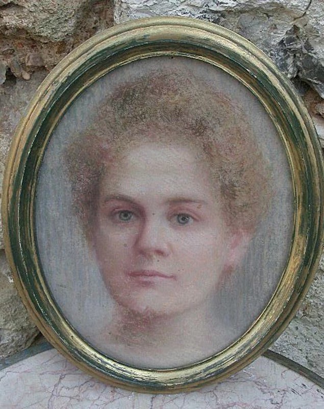 Small Oval Pastel  Portrait Of Young Woman-aeology-at-relic-antiques-pastel-painting-young-woman-full-2o-2048-a292e659-f-main-637269662214379898.jpg