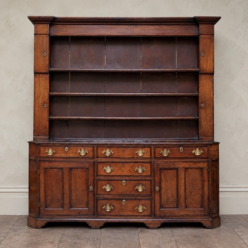 George II Oak & Mahogany Crossbanded Dresser With Plate Rack C.1730
