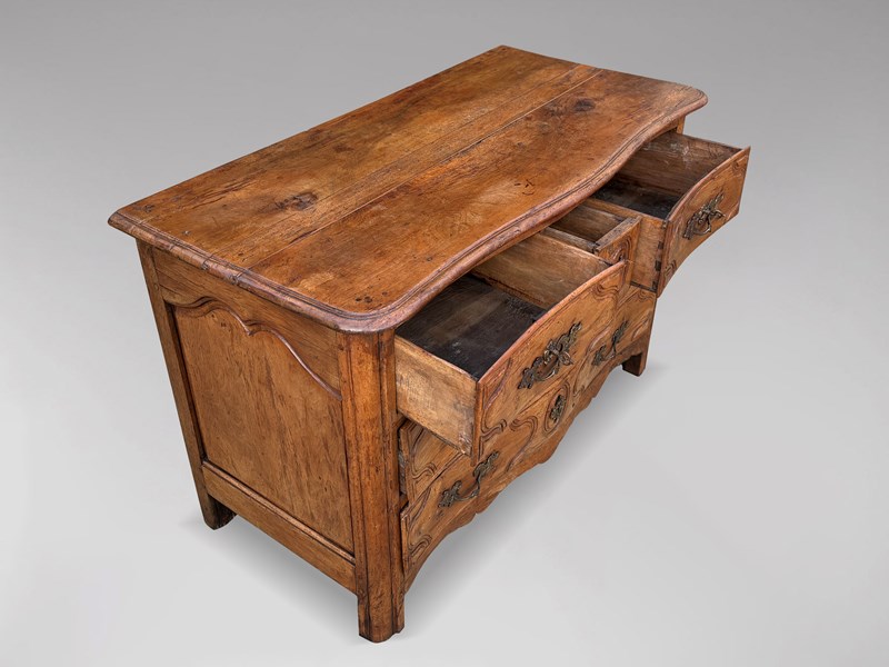 18Th C French Walnut Commode-anthony-short-antiques-xchest-of-drawers-405-main-638394636454580016.jpg