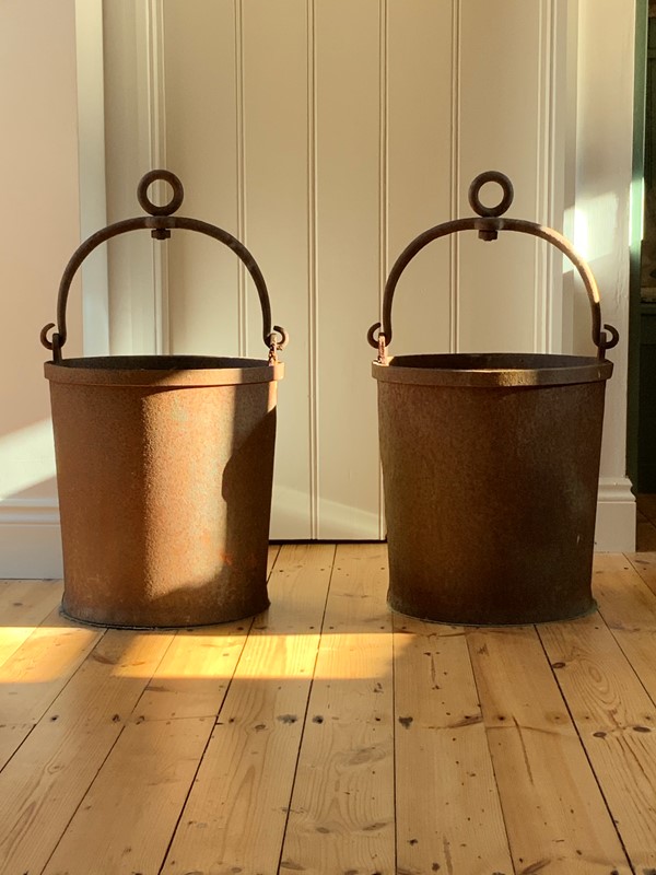 Large Pair Of Antique Cast Iron Buckets-antiques-and-decorative-img-1652-main-637507339876476160.jpg