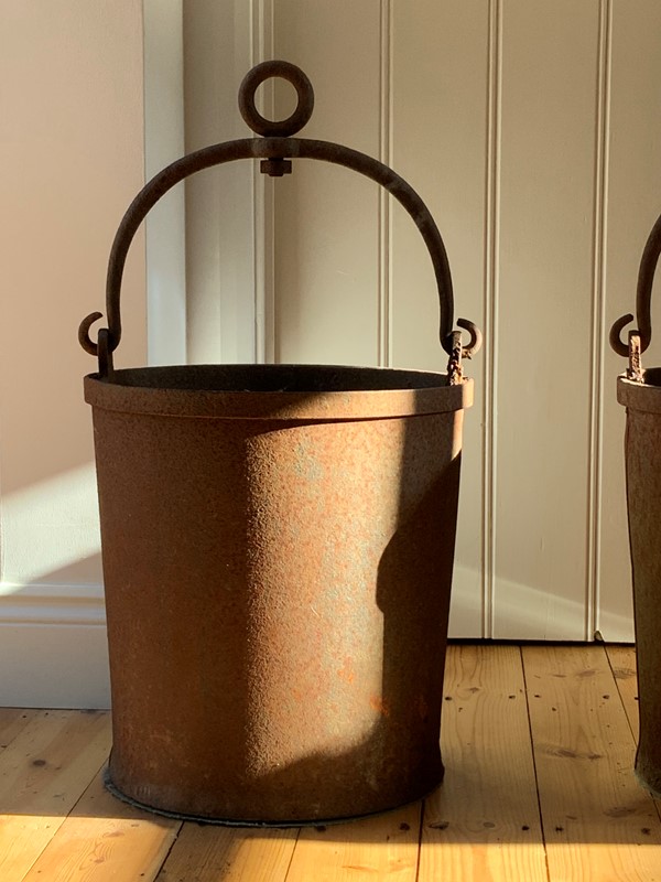 Large Pair Of Antique Cast Iron Buckets-antiques-and-decorative-img-1654-main-637507340678190533.jpg