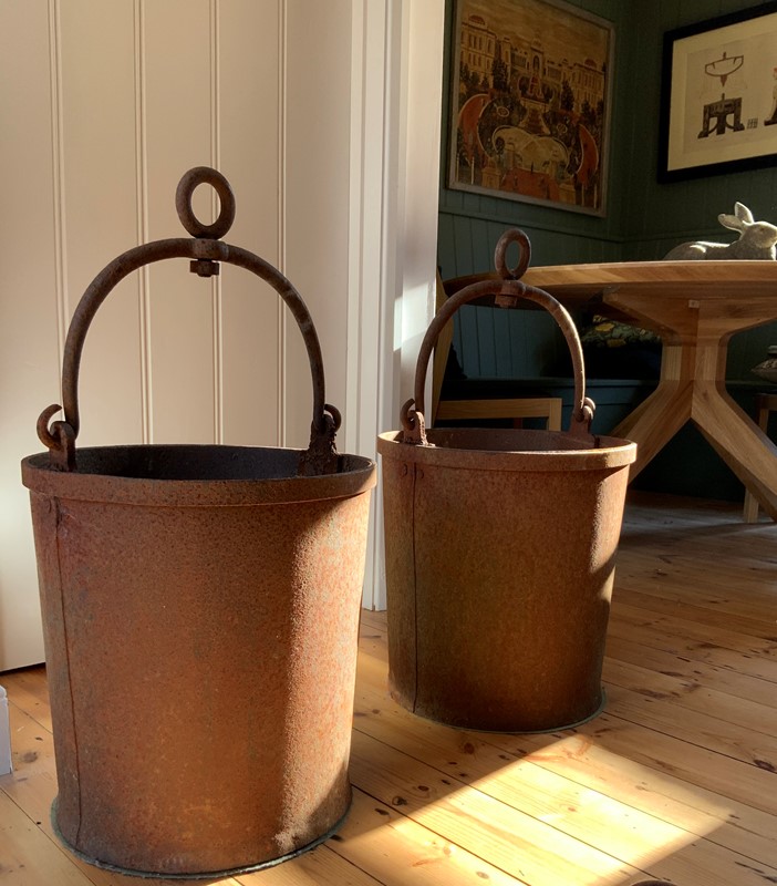 Large Pair Of Antique Cast Iron Buckets-antiques-and-decorative-img-1671-main-637507340093349724.jpg