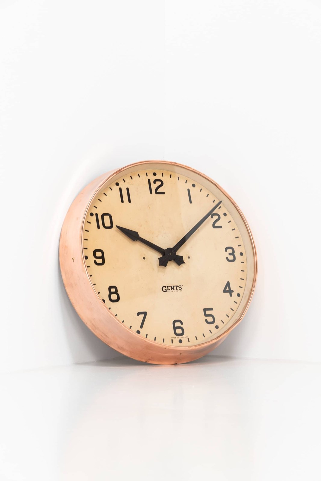 ヴィンテージ 　Gents' of Leicester 壁掛け時計クォーツ Antique Copper Gents Of Leicester Factory Wall Clocks - Decorative