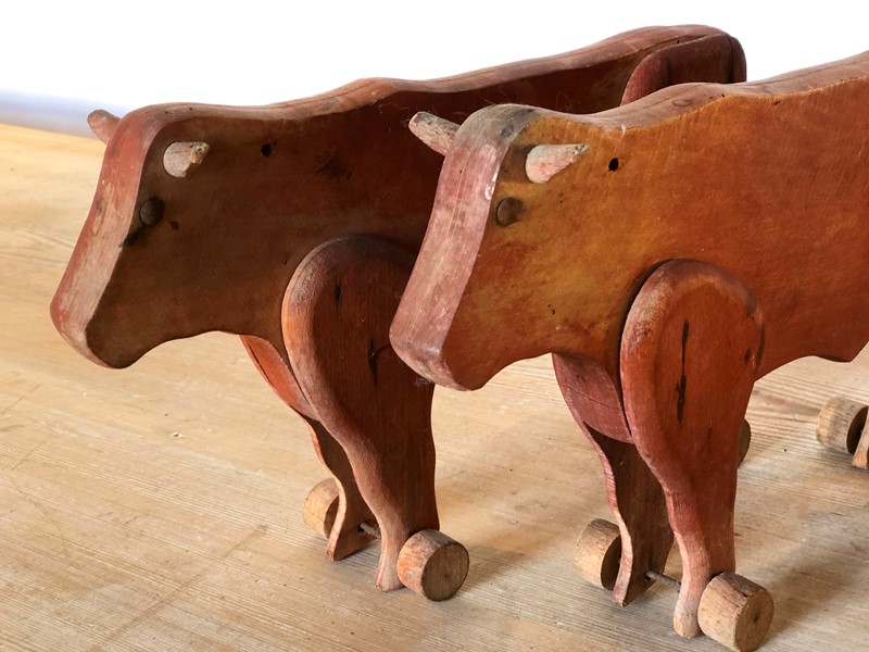 A Pair of French naive hand made Bulls - 1890-appley-hoare-pairbulls-main-637107363162047082.jpg