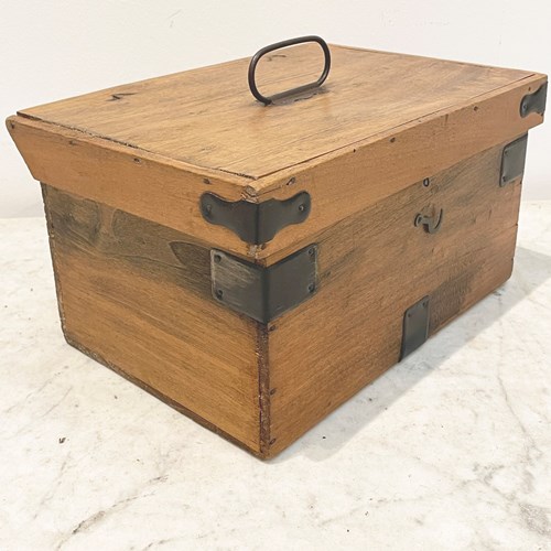 Small Early 20Th Century French Chest With Handle