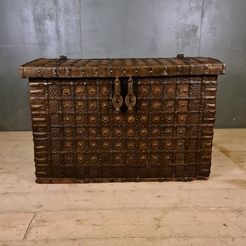 Anglo-Indian Iron Bound Coffer-arcadia-antiques-20201207-105237-main-637429414090134761.jpg