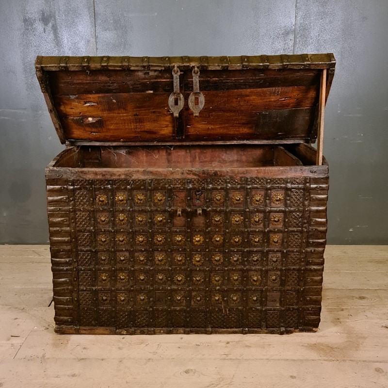 Anglo-Indian Iron Bound Coffer-arcadia-antiques-20201207-105409-main-637429416015962925.jpg