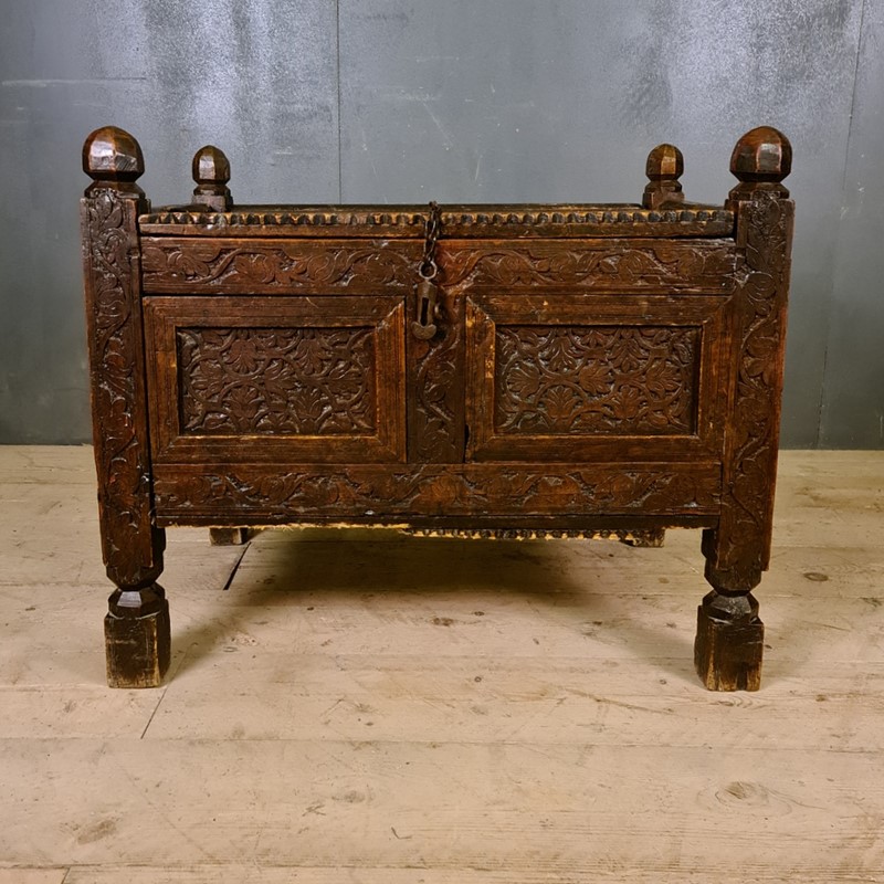 Chip Carved Coffer-arcadia-antiques-20201207-110351-main-637429418675640586.jpg