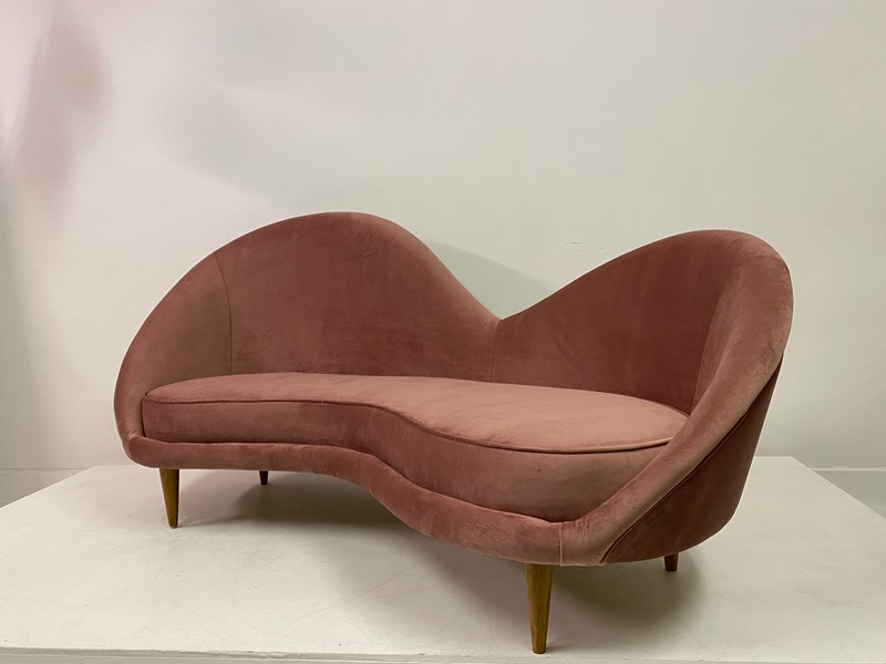 1950s Style Italian Sofa in Soft Pink Velvet-august-interiors-img-3383-main-637566045182331438.jpeg