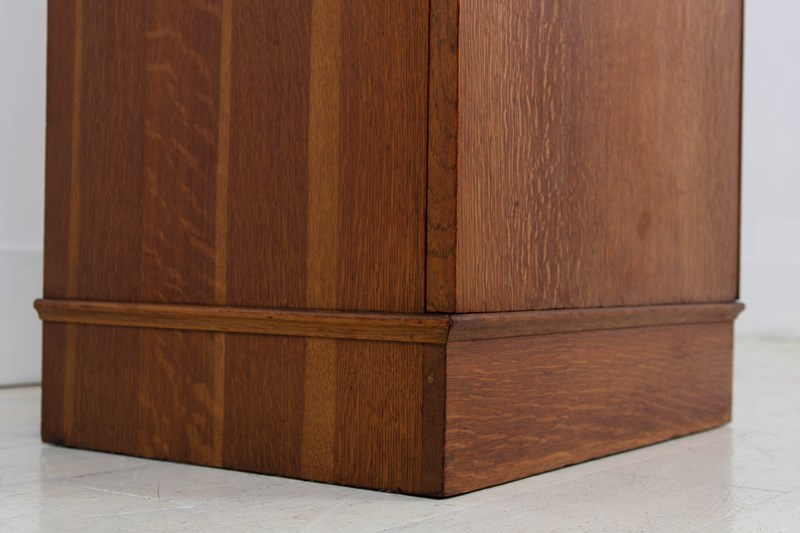 Charming Little Oak Art Deco Cabinet By Gomme C1930-billy-hunt-gomme-dressing-cabinet-11-main-638371253056213738.jpg