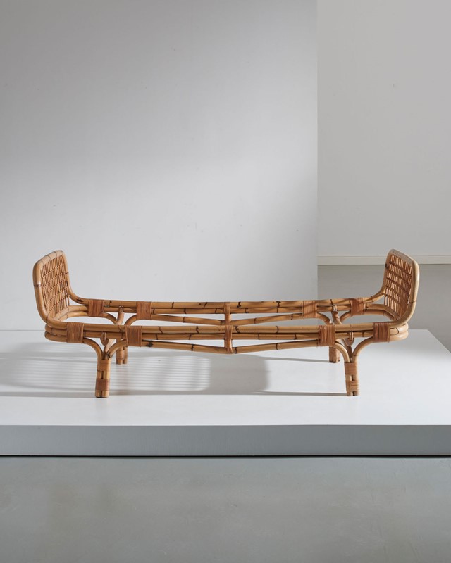 Day Bed by Tito Agnoli-brock-street-antiques-6332-image-main-637850155521347245.jpg