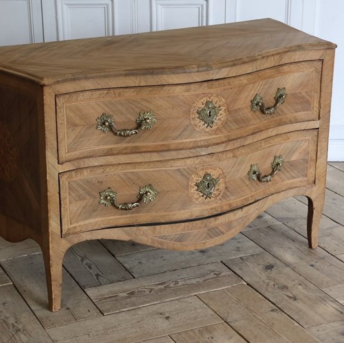 Fine Quality Early 19Th Cent Italian Sorrento Serpentine Commode