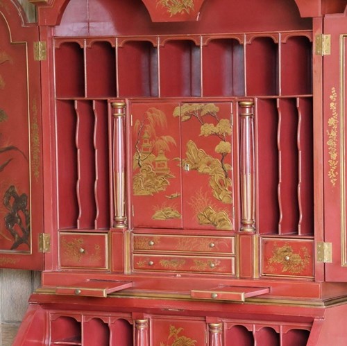Fine Quality Mid C20th Spanish Chinoiserie Lacquered Bureau Bookcase / Cabinet