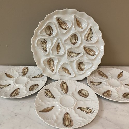A Set Of Six Porcelain Mussel Plates And Porcelain Platter