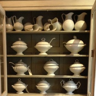 Collection of soupier, patisserie stand and jugs