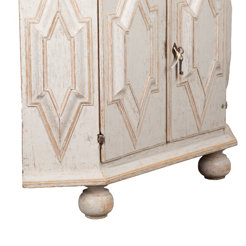 18Th Century Baroque Corner Cabinet-christopher-hall-antiques-cornercabinet-03-main-637971282081078079.jpg