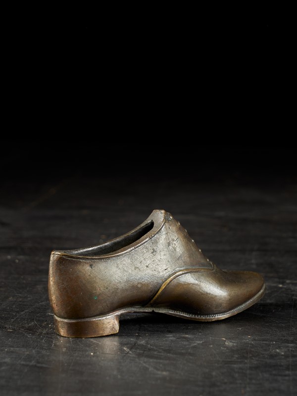 19th C Bronze miniature Shoe paperweight-collectit-by-spectandum-001825-03-2mb-main-637603233891449157.jpg