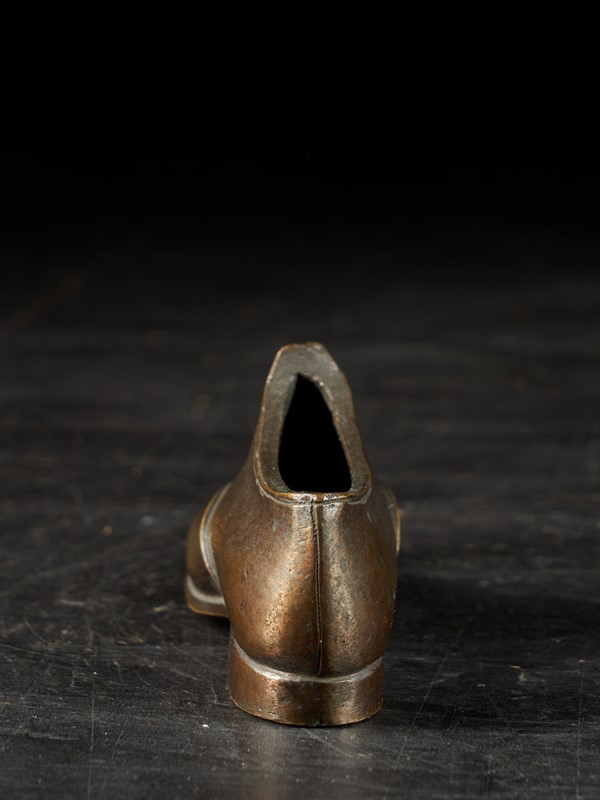 19th C Bronze miniature Shoe paperweight-collectit-by-spectandum-001825-07-2mb-main-637603233938011855.jpg