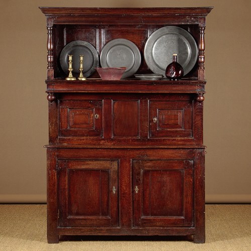 Small Welsh Oak Cwpbwrdd Tridarn C.1760