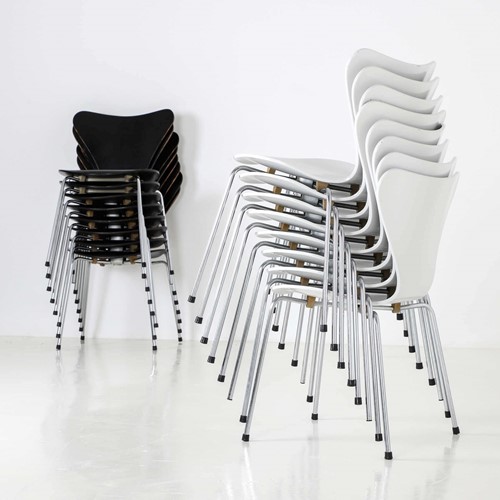 Fritz Hansen Series 7 Chairs – Black & White