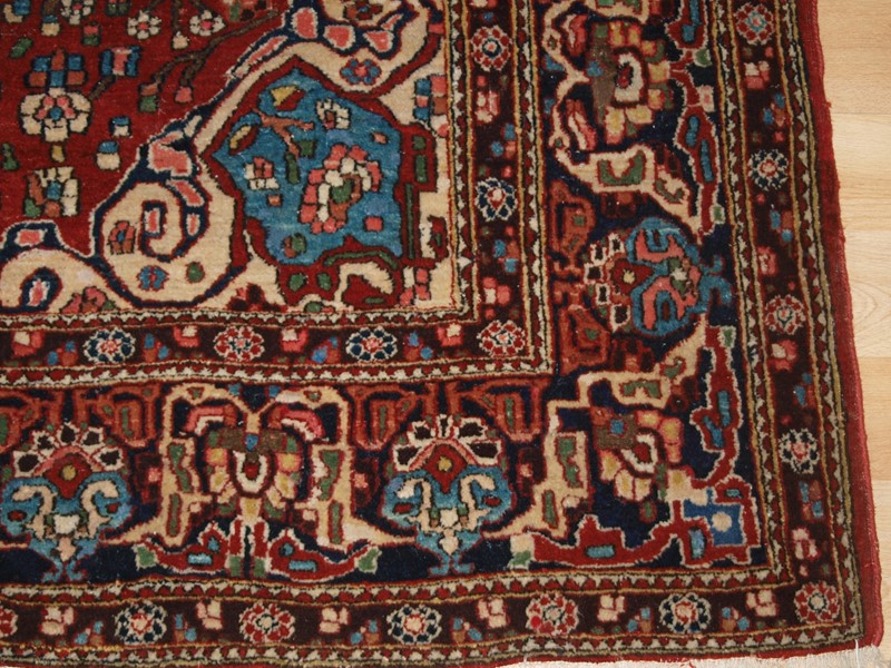 Antique Isfahan Rug With Small Medallion Design-cotswold-oriental-rugs-p2200914-main-637862186655585275.JPG