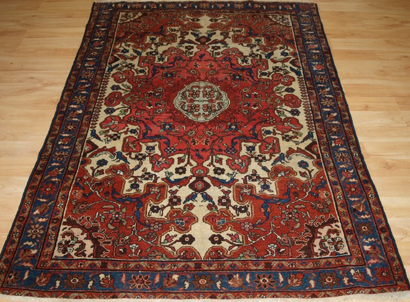 A Good Example Of A North West Persian Tafresh-cotswold-oriental-rugs-pb068093-main-637889210346590252.JPG