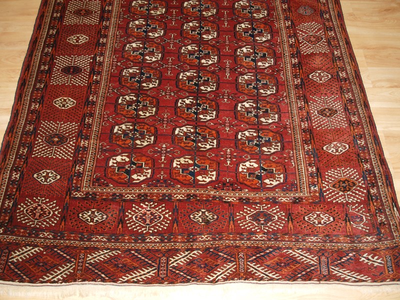 Antique Tekke Turkmen rug of classic design R-1868-cotswold-oriental-rugs-pb068116-main-637892451296974387.JPG