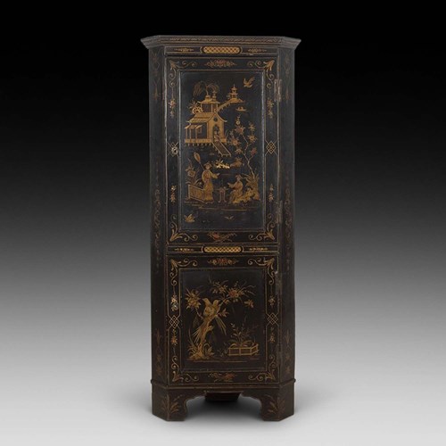 Early 18Th Century Chinoiserie Standing Corner Cabinet