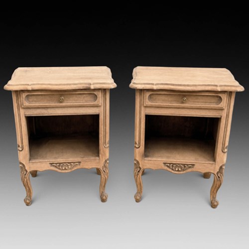 Early 20Th Century English Bleached Oak Bedside Cabinets