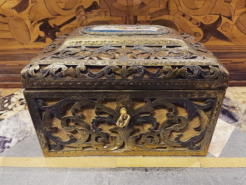 Gilt casket-david-robinson-antiques-gilt-casket1-main-637818957444787807.JPG