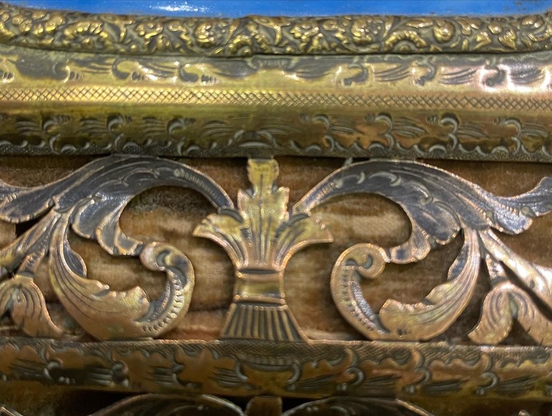 Gilt casket-david-robinson-antiques-gilt-casket4-main-637818957594943759.JPG