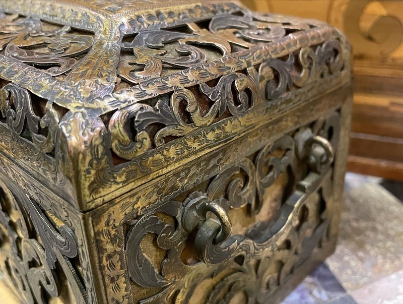 Gilt casket-david-robinson-antiques-gilt-casket5-main-637818957601662043.JPG