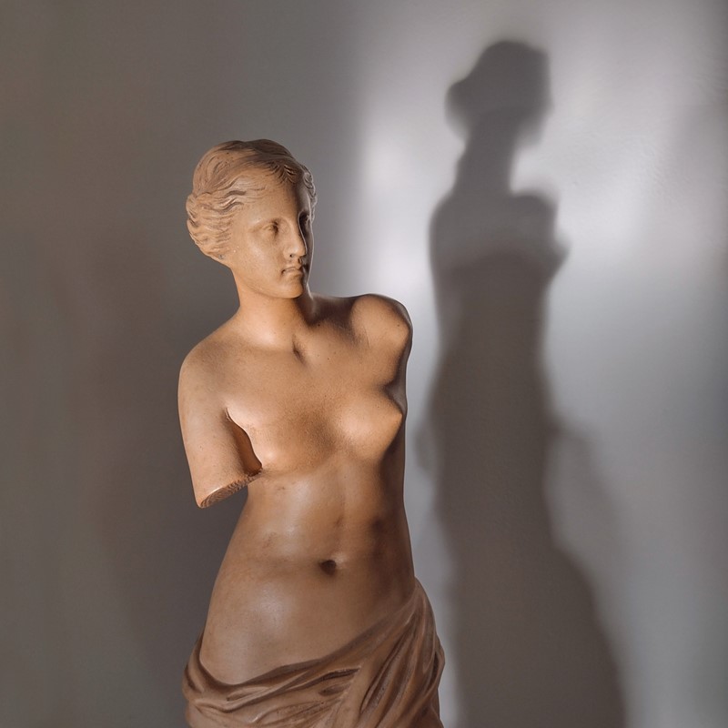 Italian Terracotta Figure Of The Venus De Milo -decorator-source-vcsvvcvxzvzx-main-637711920963247900.jpg