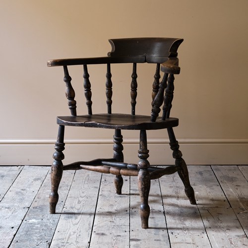 19Th Century Elm Smokers Bow Windsor Chair