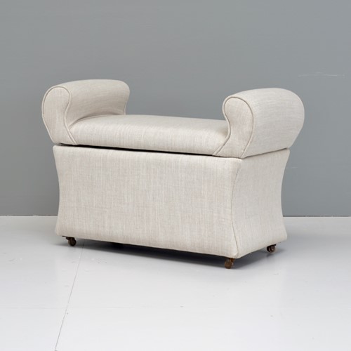 Footstool / Ottoman