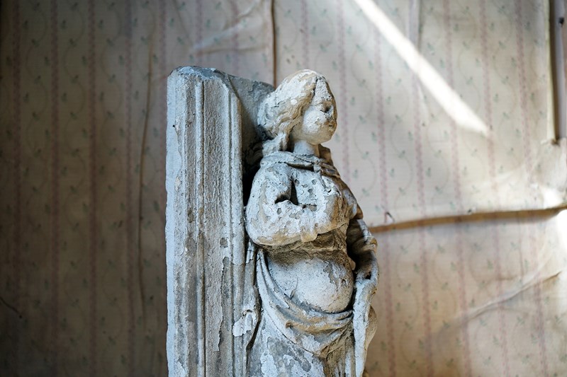 15Thc French Caen Limestone Architectural Carving-doe-and-hope-15thcfrenchlimestonecarving1-main-638174216816690010.jpg