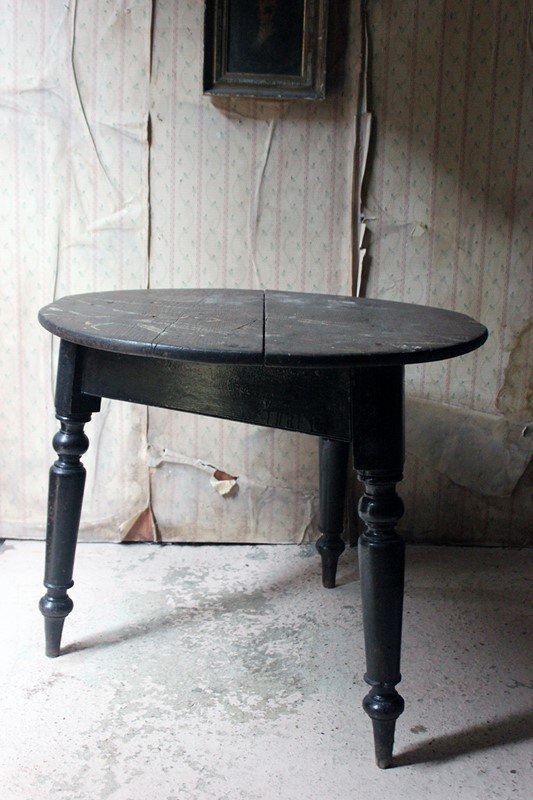 A Mid-19thC Painted Pine Cricket Table c.1850-70-doe-and-hope-blackpaintedcrickettable10-main-637671272447278863.jpg