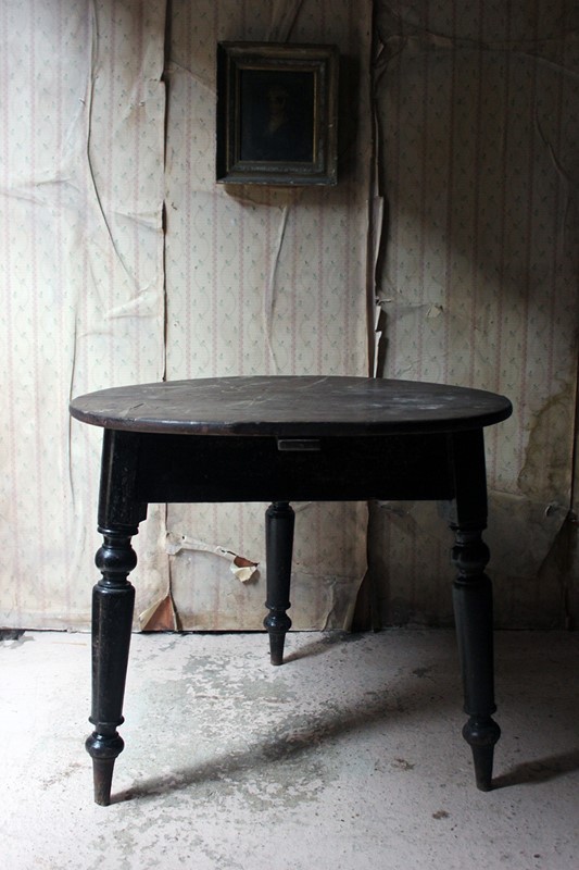 A Mid-19thC Painted Pine Cricket Table c.1850-70-doe-and-hope-blackpaintedcrickettable12-main-637671272459778642.jpg