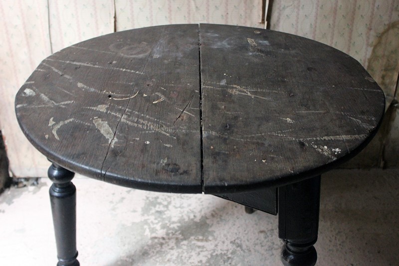 A Mid-19thC Painted Pine Cricket Table c.1850-70-doe-and-hope-blackpaintedcrickettable4-main-637671270984624831.jpg