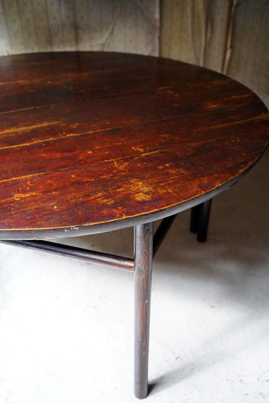 A 19Thc Chinese Lacquered Circular Dining Table-doe-and-hope-chinesecirculartable10-main-638152627768505873.jpg