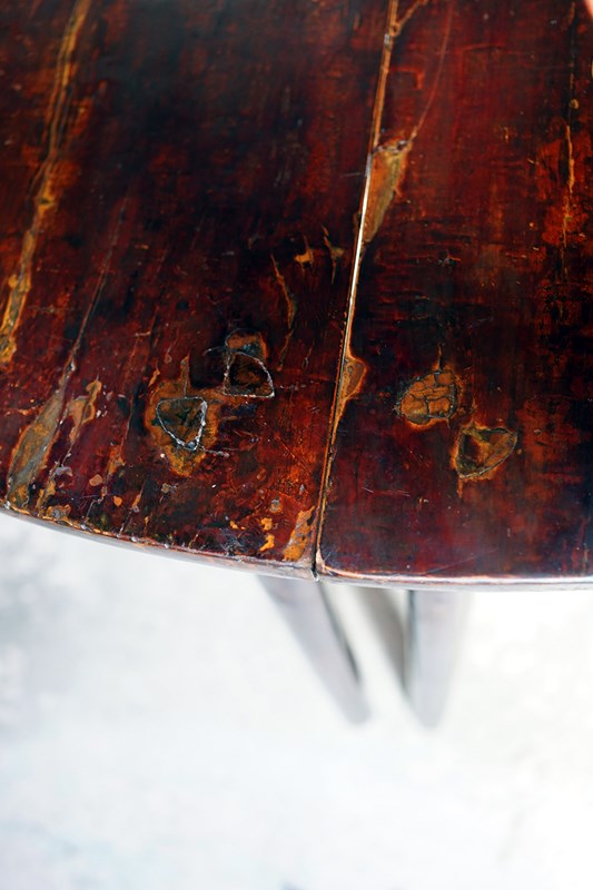 A 19Thc Chinese Lacquered Circular Dining Table-doe-and-hope-chinesecirculartable18-main-638152627943191158.jpg