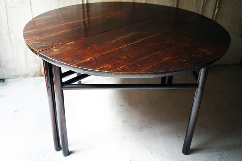 A 19Thc Chinese Lacquered Circular Dining Table-doe-and-hope-chinesecirculartable2-main-638152626155862517.jpg