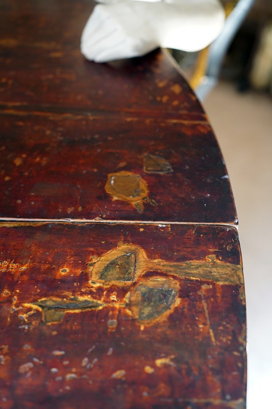 A 19Thc Chinese Lacquered Circular Dining Table-doe-and-hope-chinesecirculartable31-main-638152628208190126.jpg