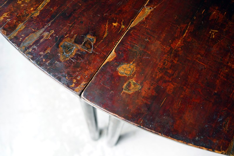 A 19Thc Chinese Lacquered Circular Dining Table-doe-and-hope-chinesecirculartable6-main-638152626186799642.jpg
