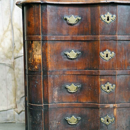 Early 18Thc Dutch Walnut Serpentine Commode C.1730-40